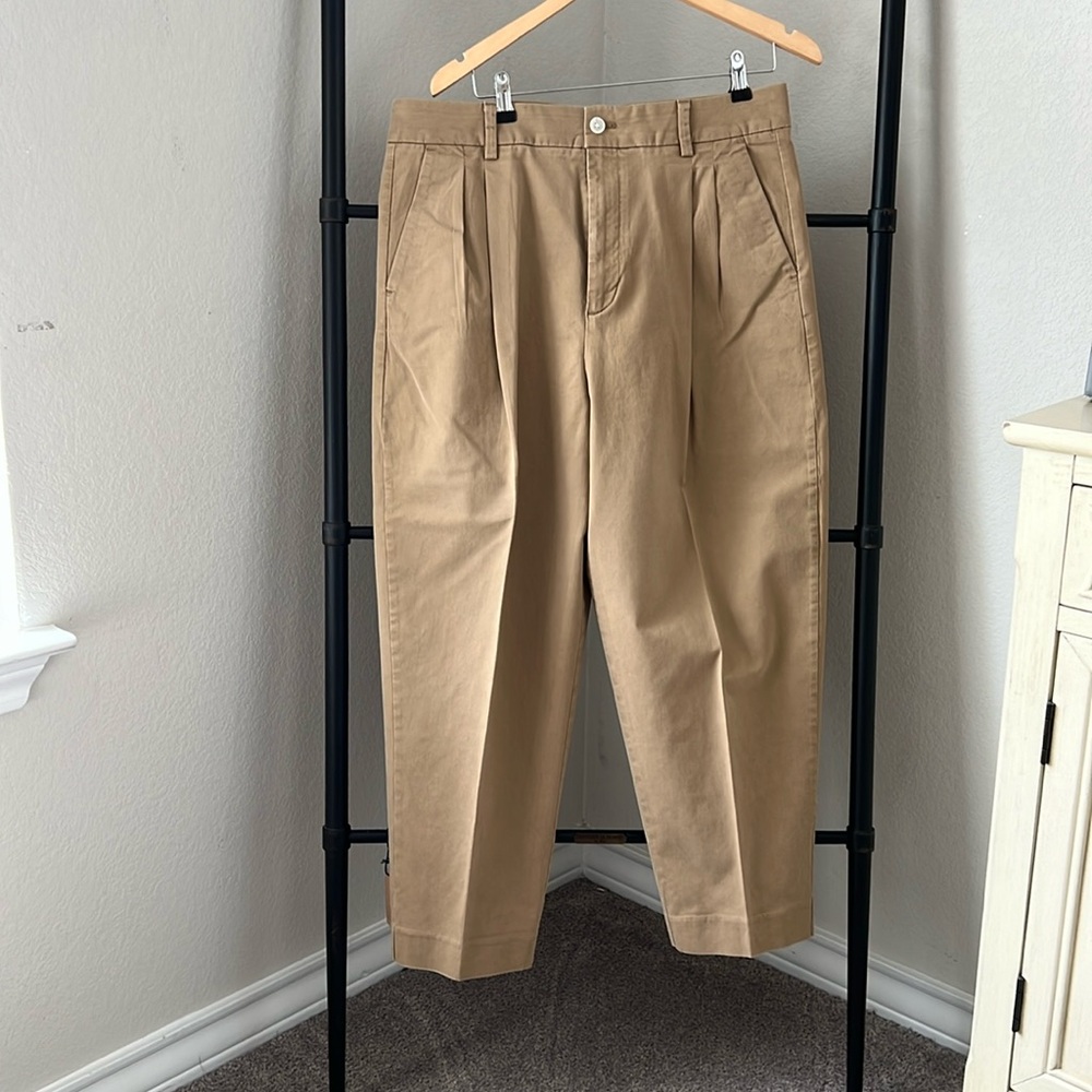 Banana Republic Khaki Pleated Cotton Pants - Tan